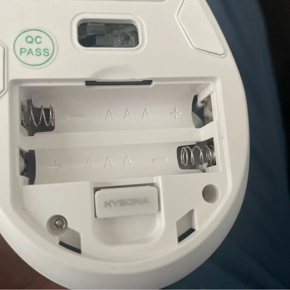 White Ergonomic Wireless Mouse